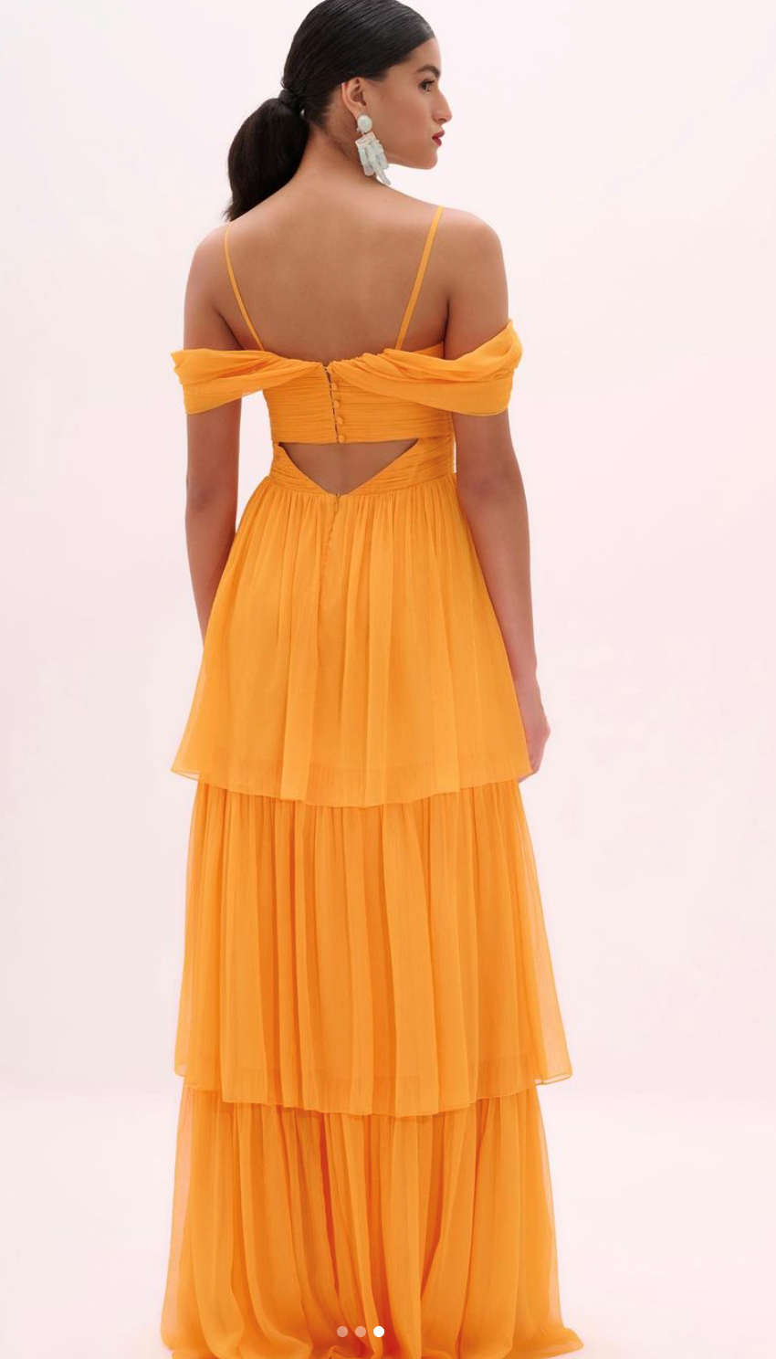 Vestido longo em organza com babados da marca Maracujá