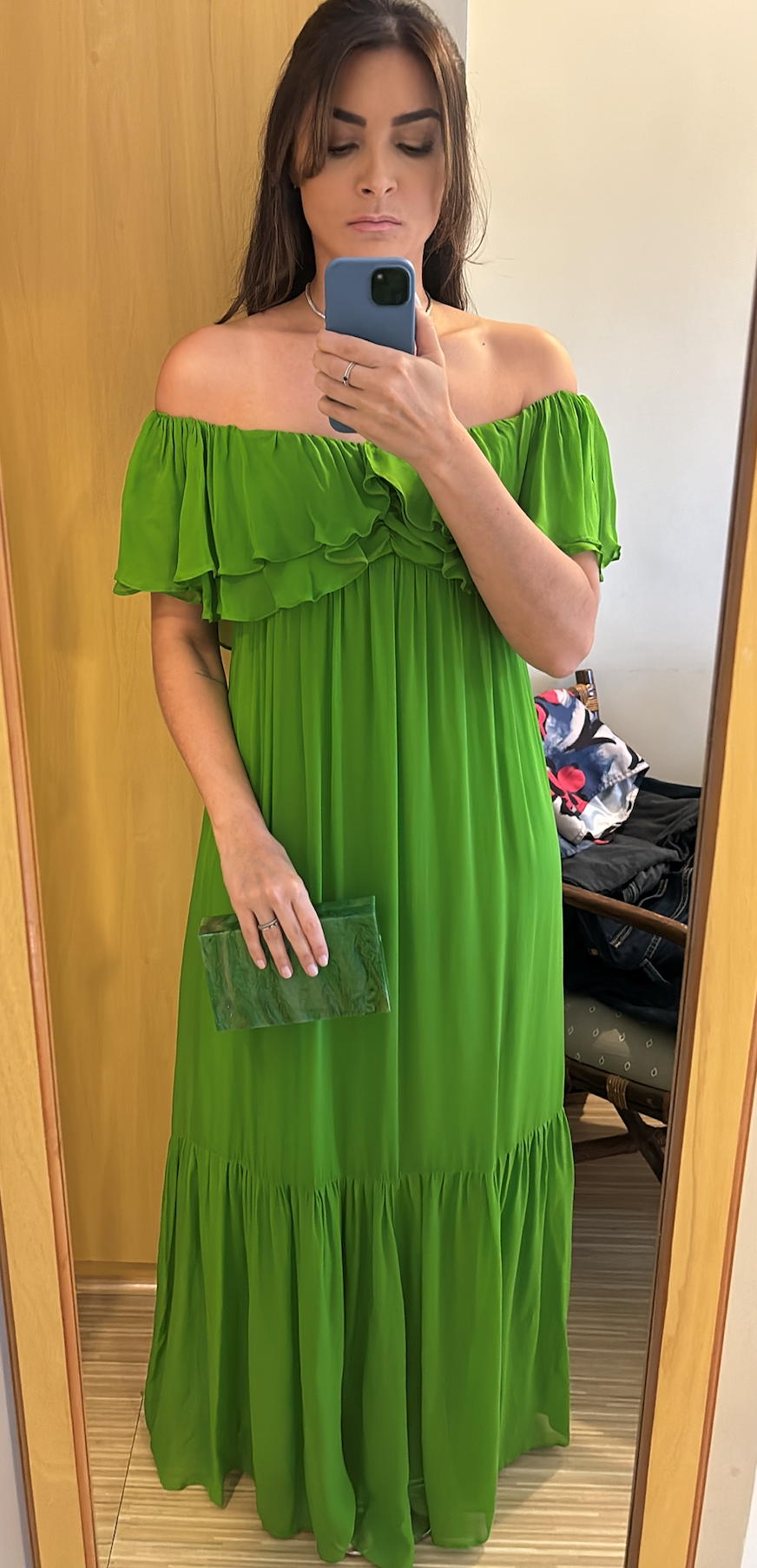 Vestido amplo em camadas, com decote ombro a ombro L'Cecci