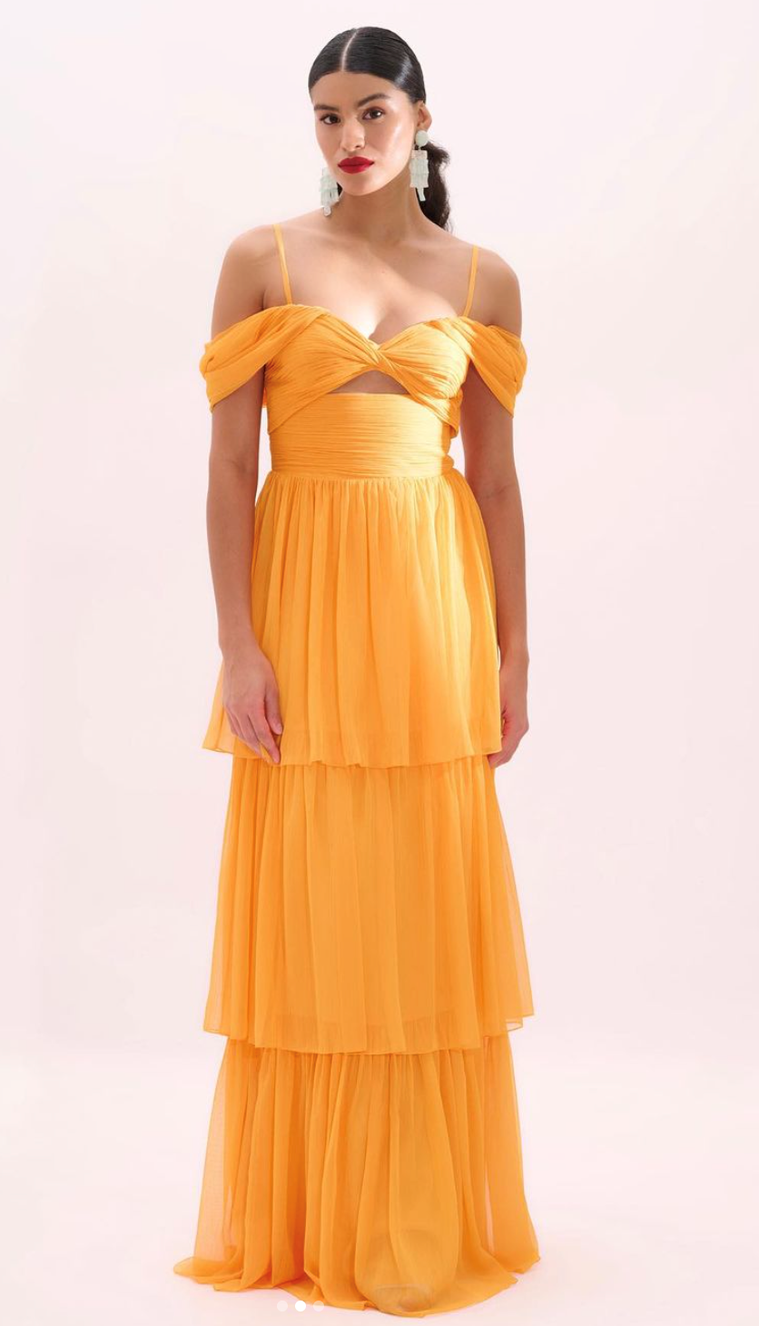 Vestido longo em organza com babados da marca Maracujá